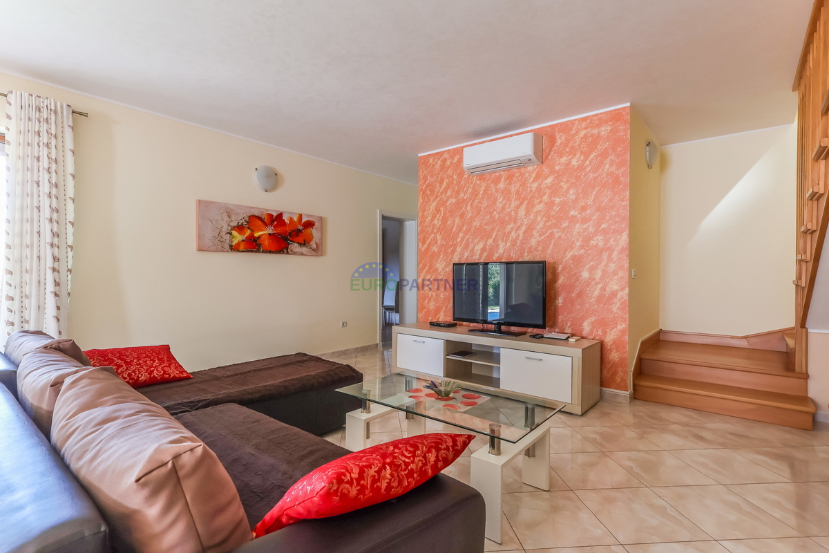 Casa mediterranea con piscina, a 12 km da Poreč