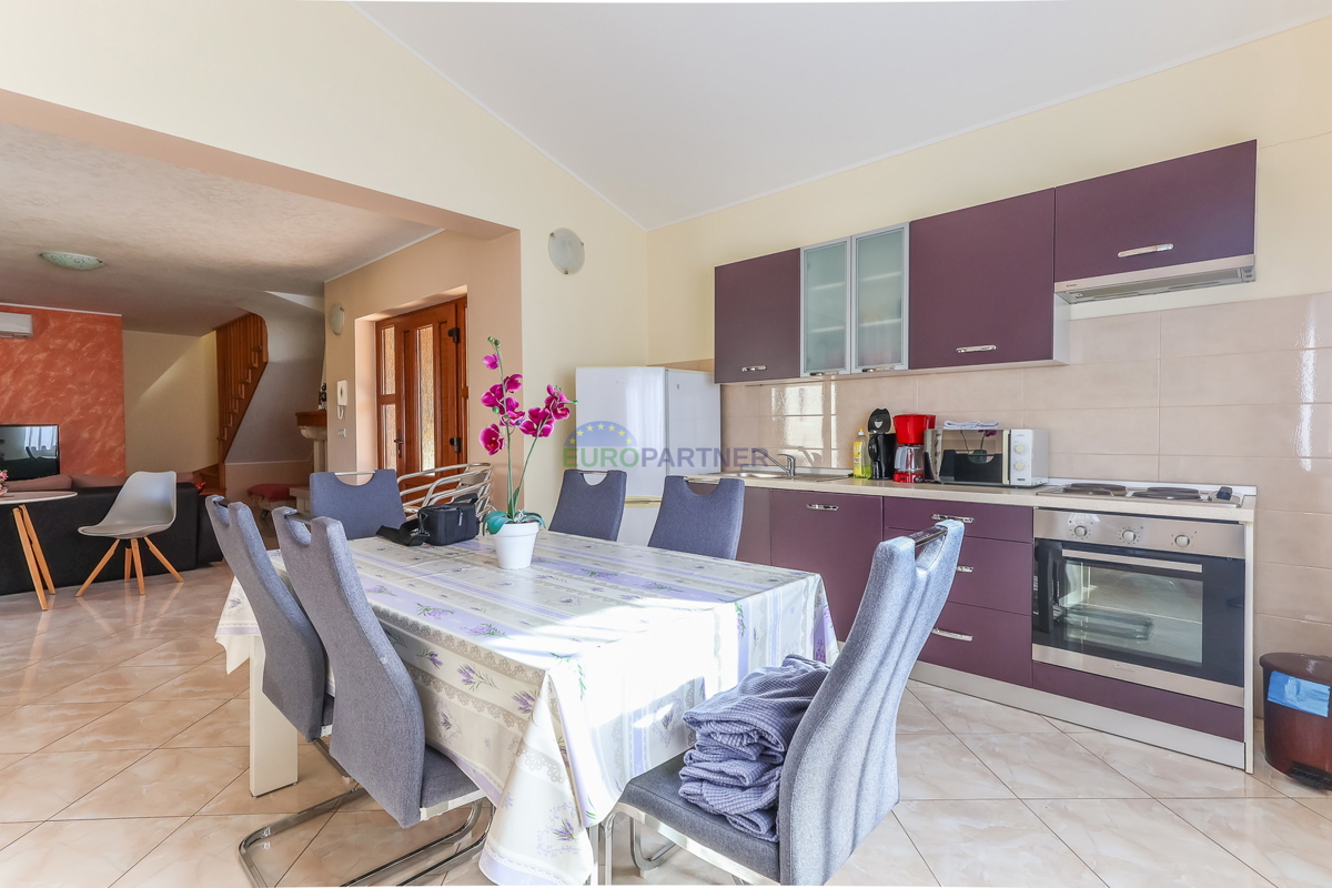 Casa mediterranea con piscina, a 12 km da Poreč