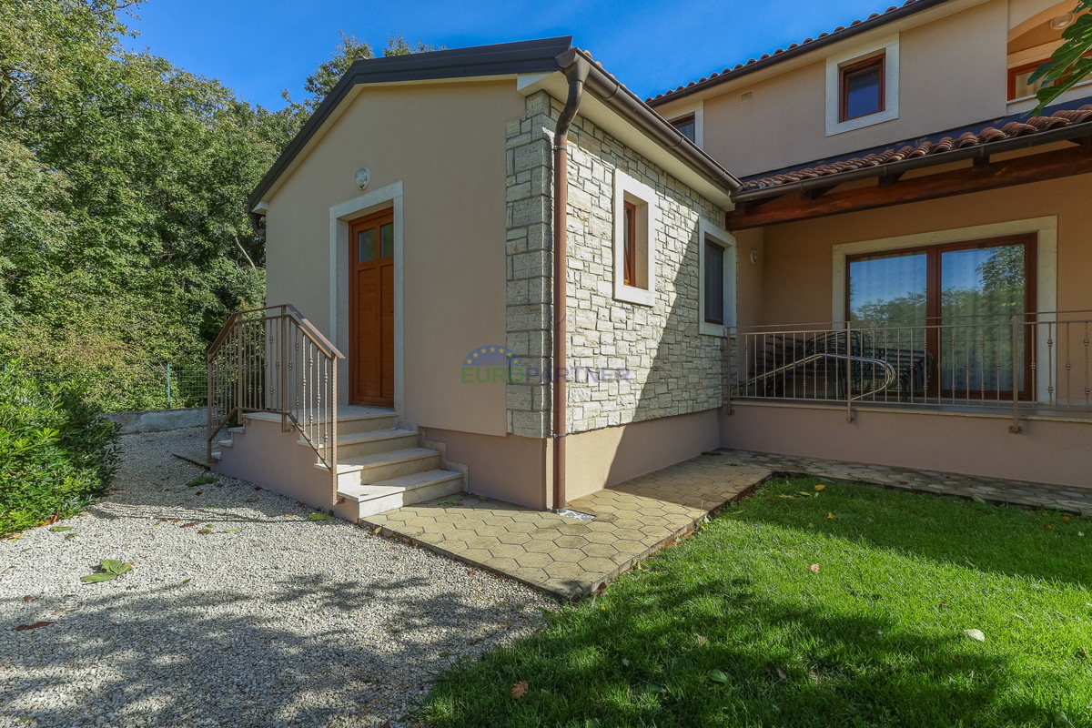 Casa mediterranea con piscina, a 12 km da Poreč