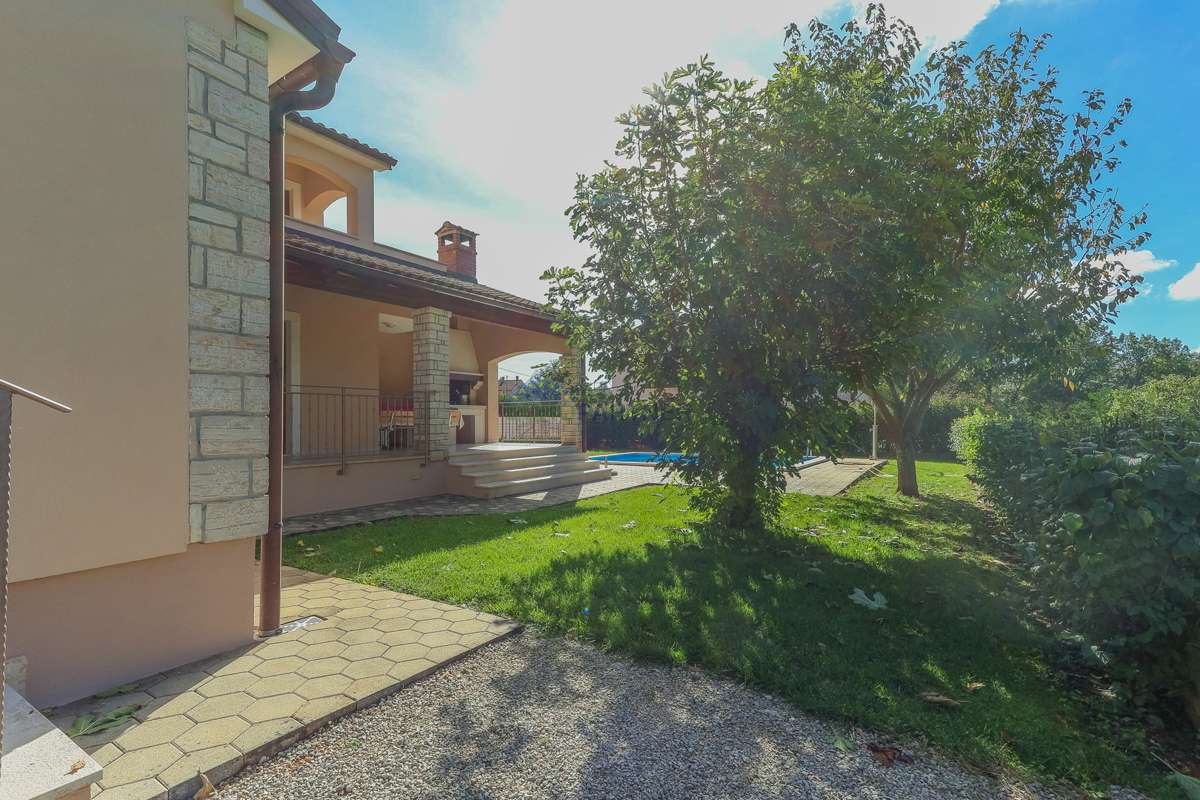 Casa mediterranea con piscina, a 12 km da Poreč