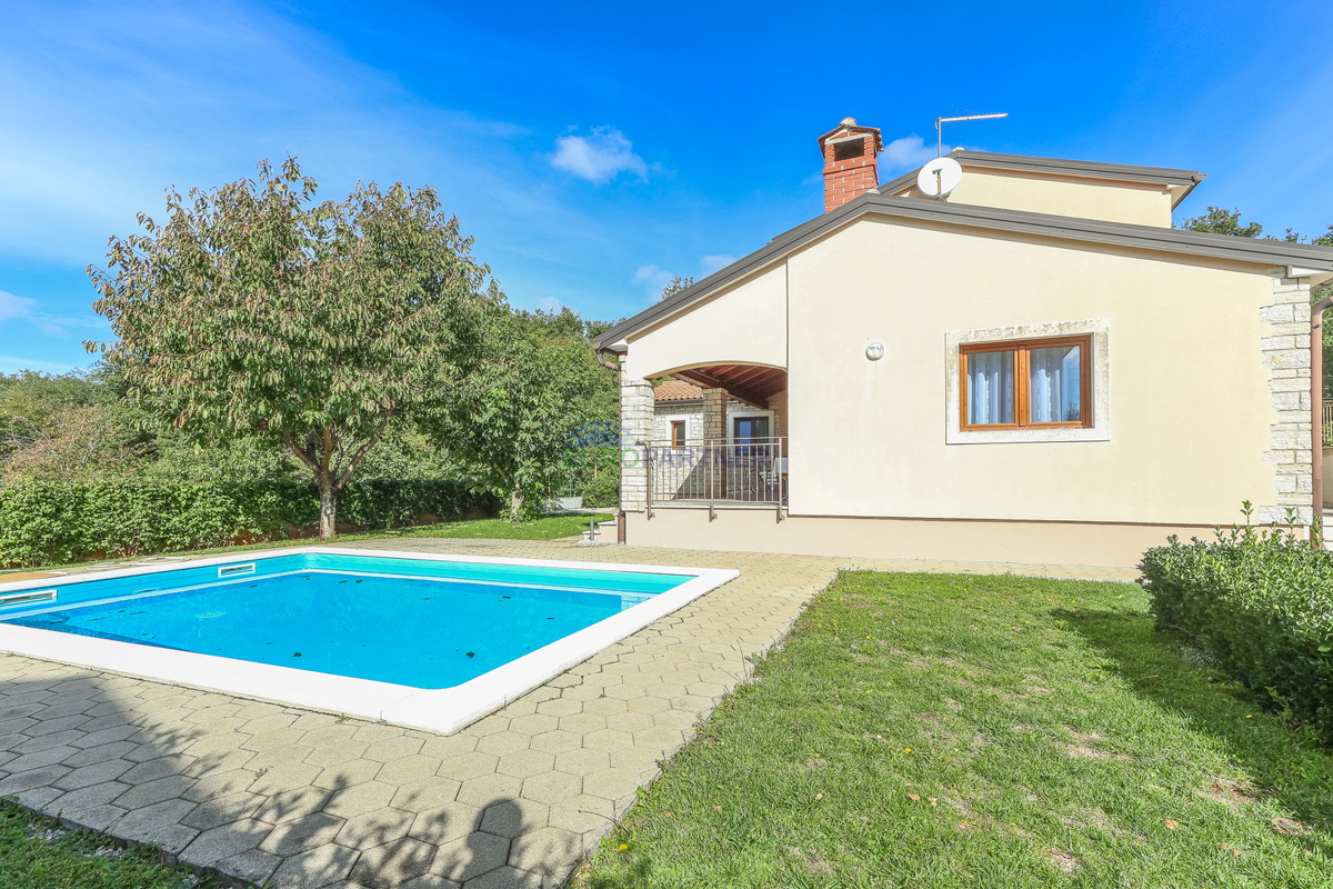 Casa mediterranea con piscina, a 12 km da Poreč
