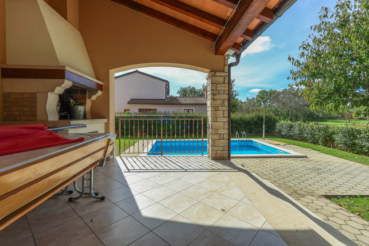 Casa mediterranea con piscina, a 12 km da Poreč