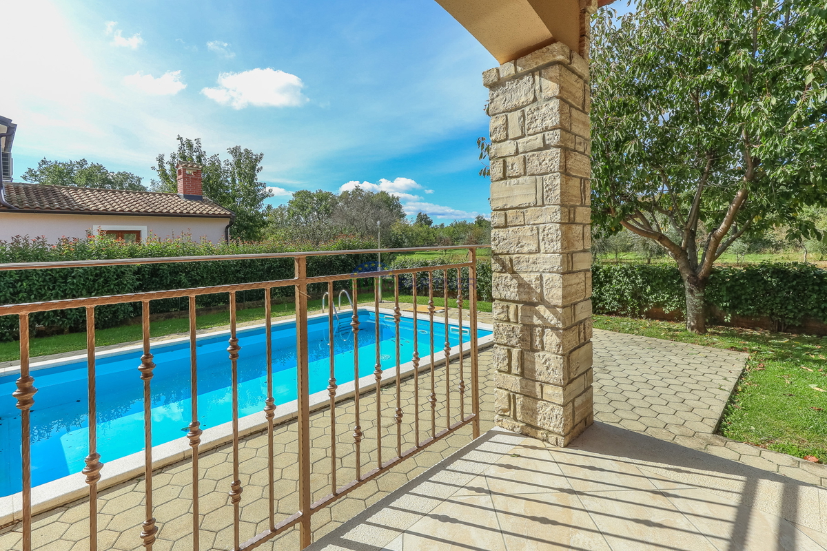 Casa mediterranea con piscina, a 12 km da Poreč