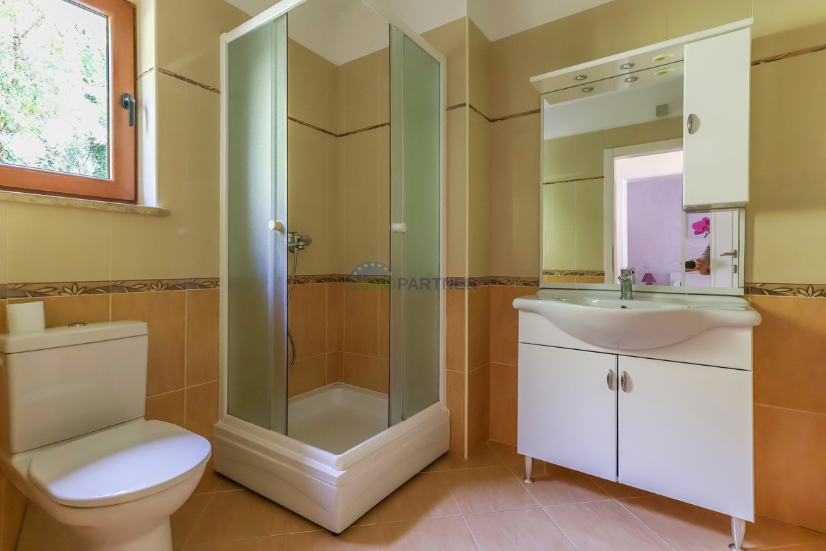 Casa mediterranea con piscina, a 12 km da Poreč