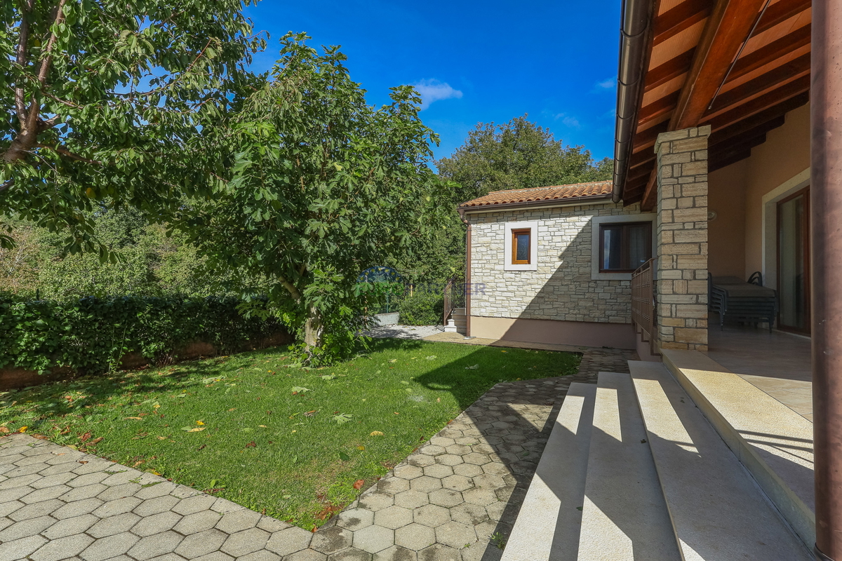 Casa mediterranea con piscina, a 12 km da Poreč