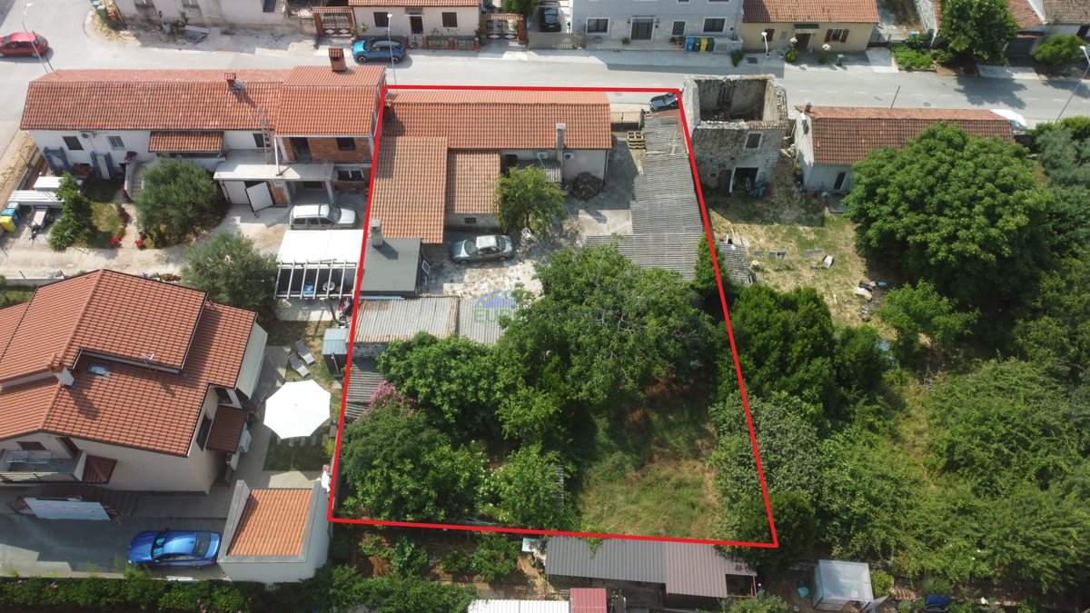 Casa nel centro del paese a 10 km da Parenzo, Istria