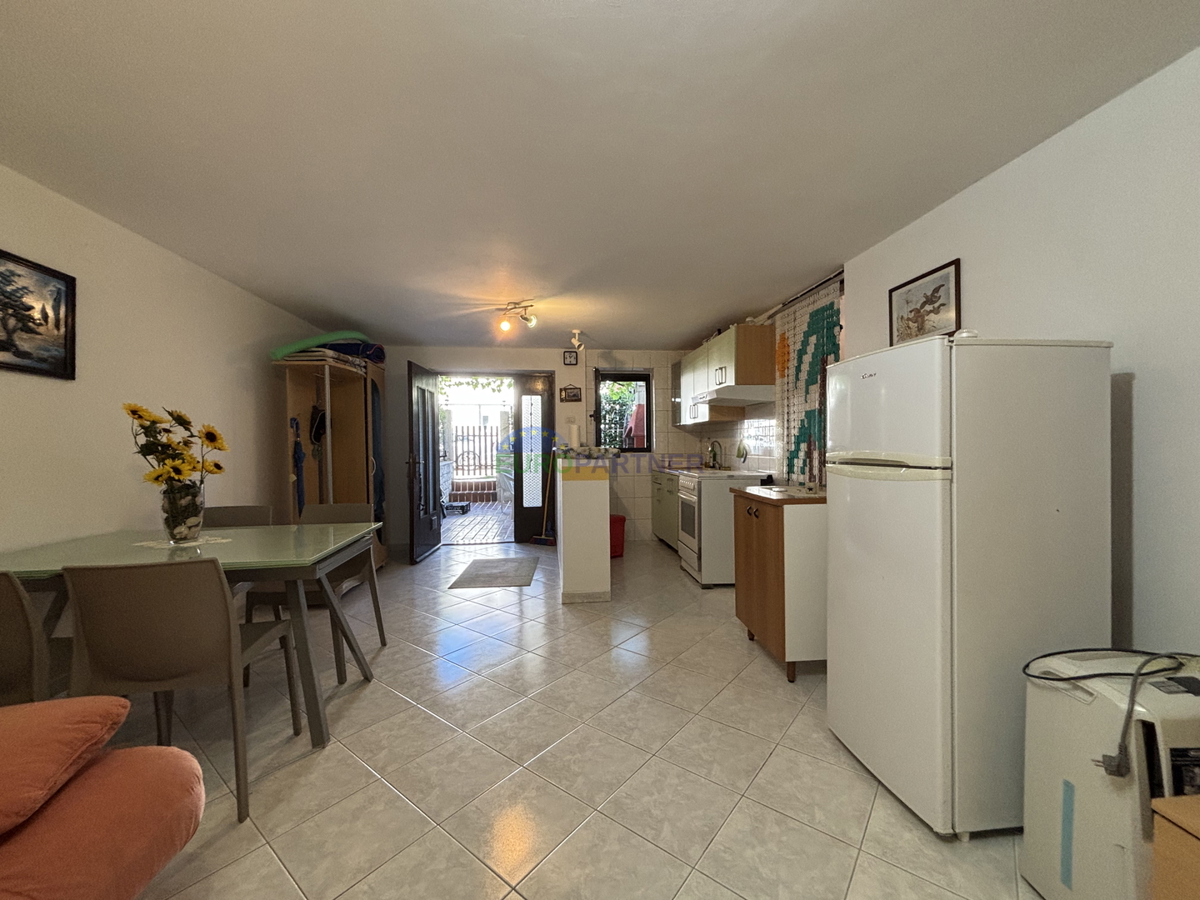 Istra, Novigrad, appartamento vicino al mare con cucina esterna