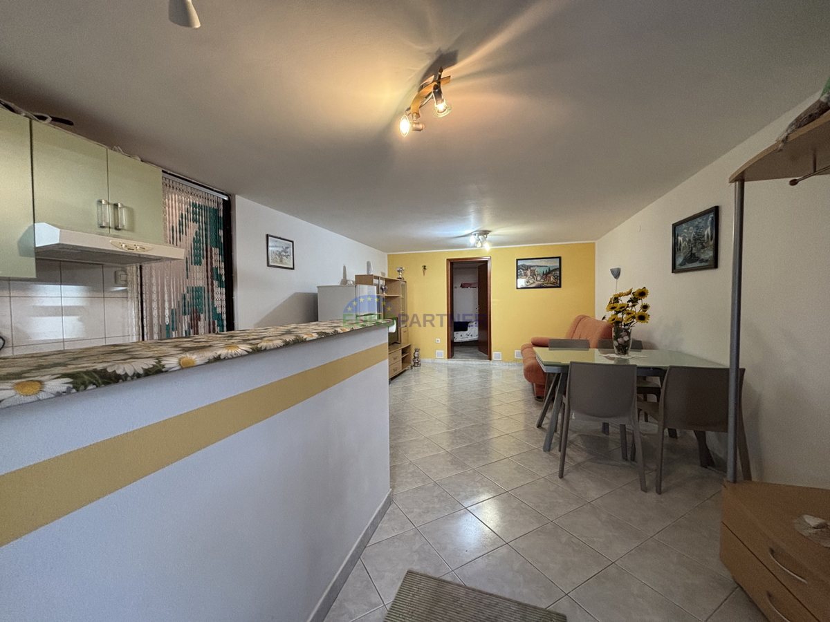 Istra, Novigrad, appartamento vicino al mare con cucina esterna