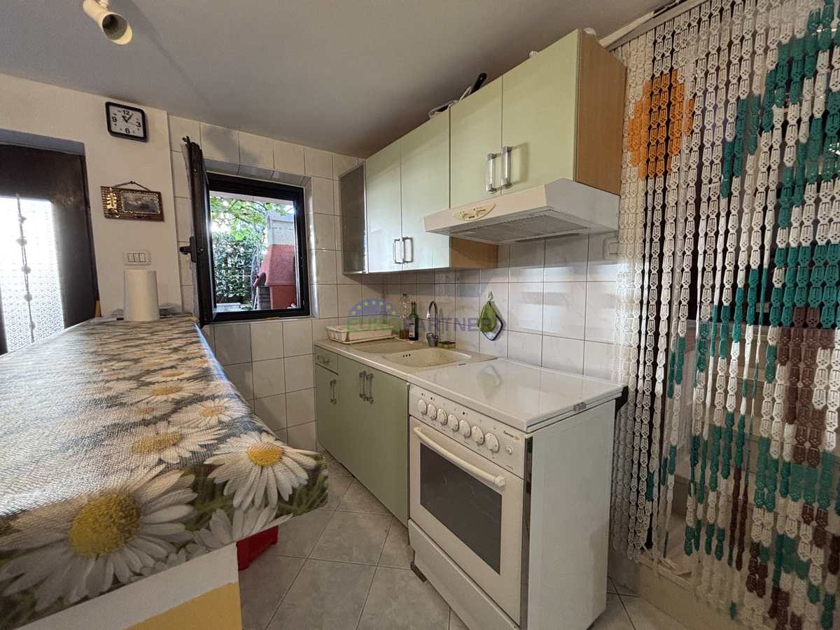 Istra, Novigrad, appartamento vicino al mare con cucina esterna