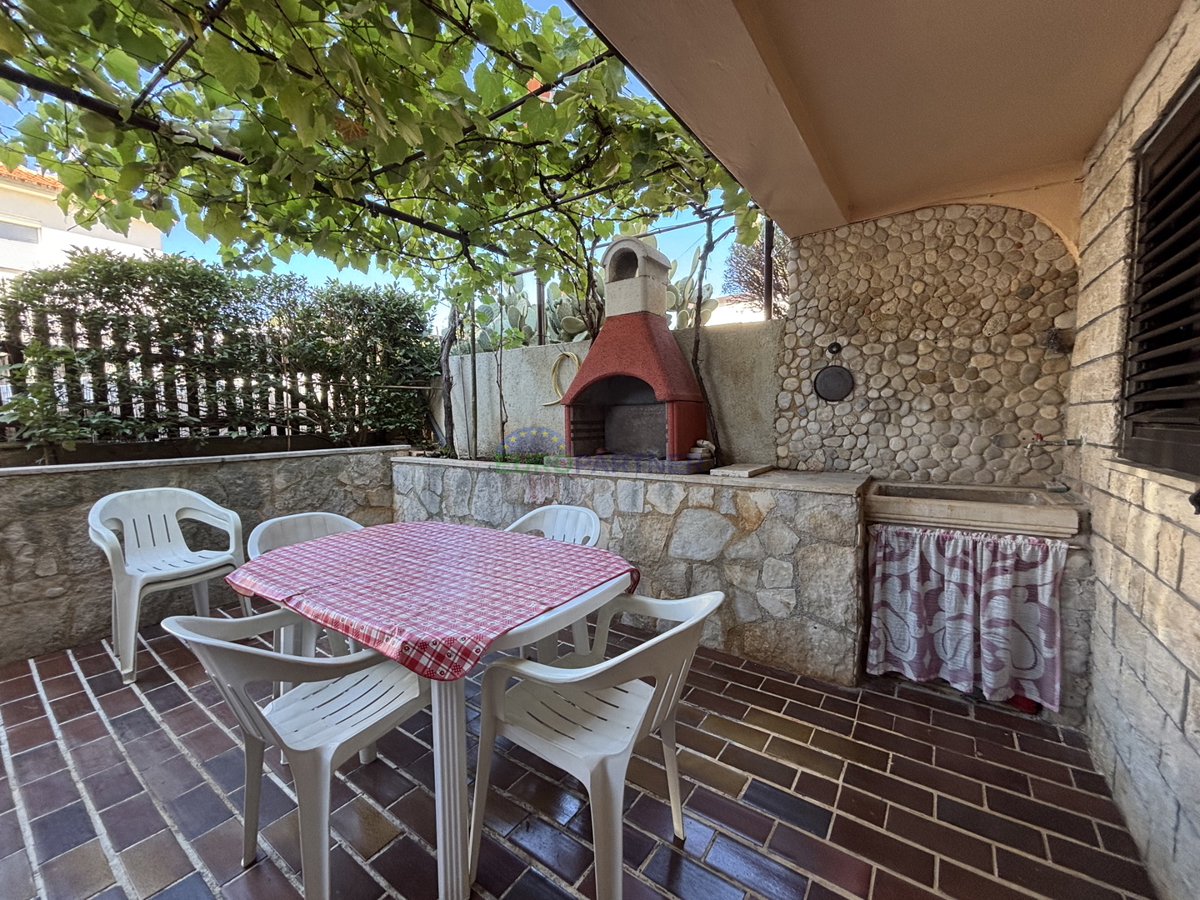 Istra, Novigrad, appartamento vicino al mare con cucina esterna