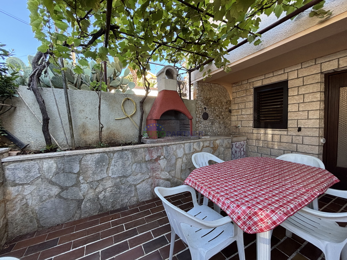 Istra, Novigrad, appartamento vicino al mare con cucina esterna