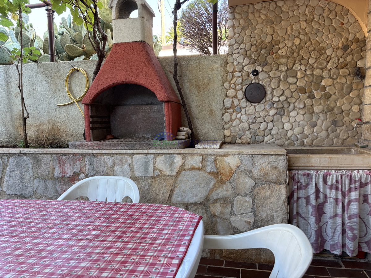 Istra, Novigrad, appartamento vicino al mare con cucina esterna