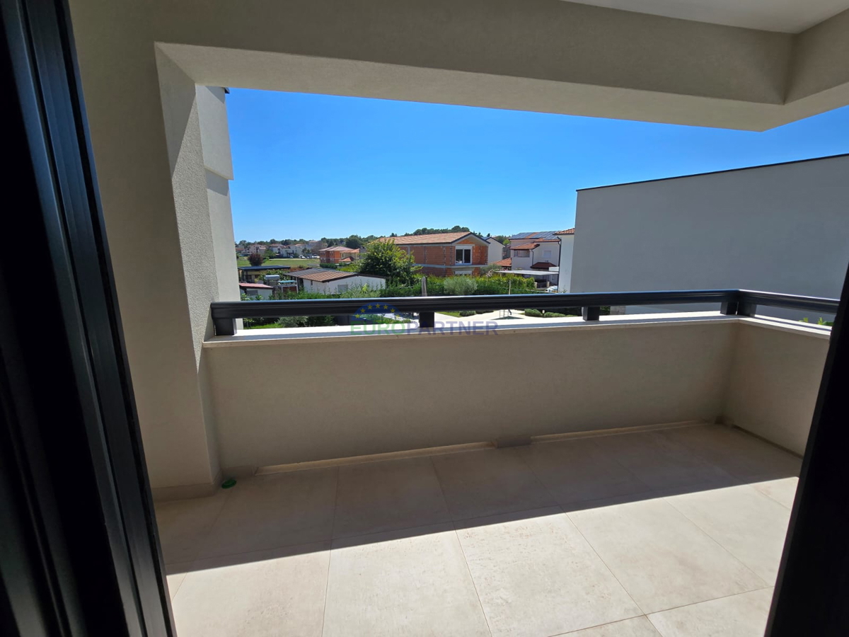 Elegante villa bifamiliare moderna con piscina a Funtana