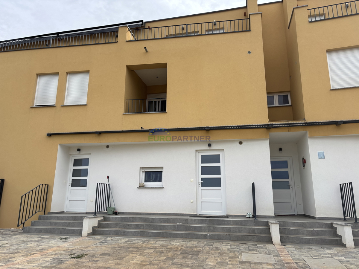 Istria, Novigrad, bellissima casa a schiera con vista mare