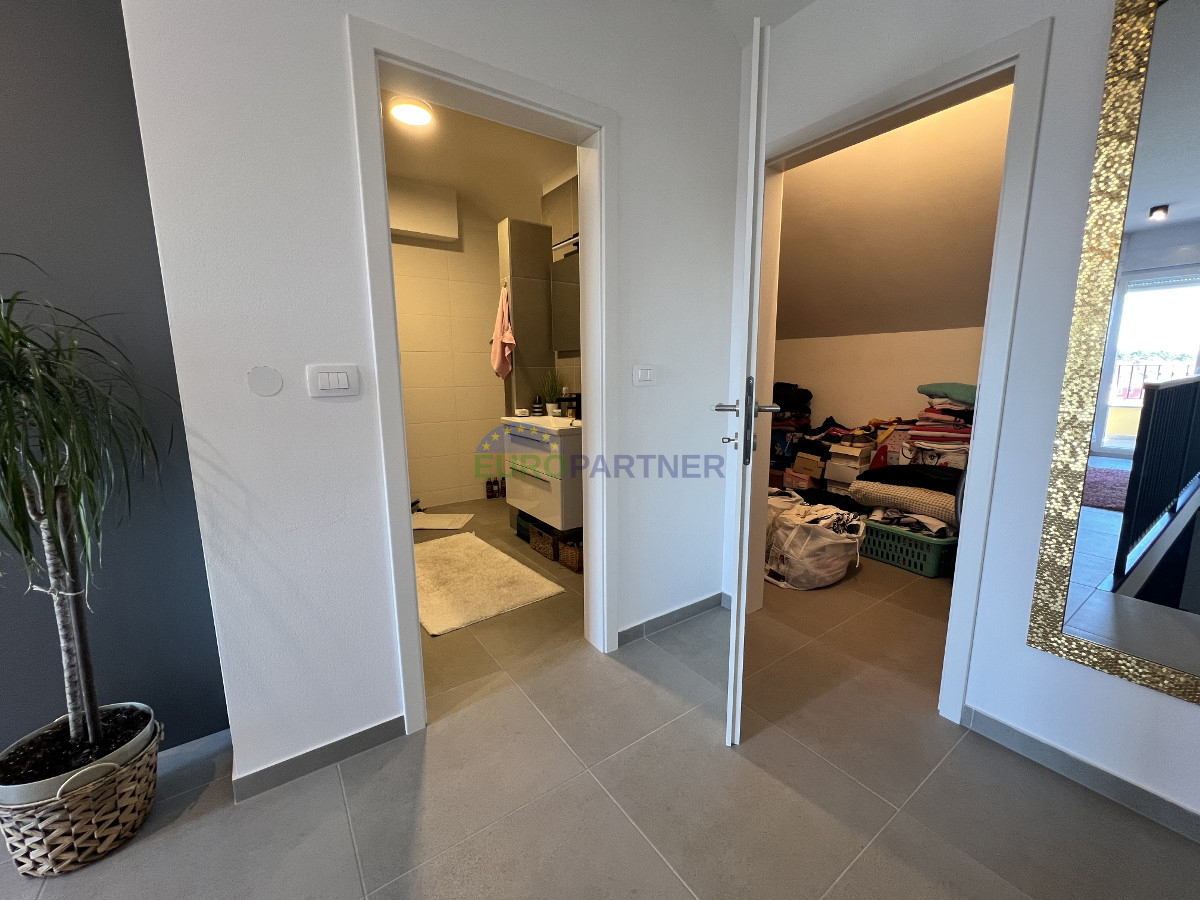 Istria, Novigrad, bellissima casa a schiera con vista mare