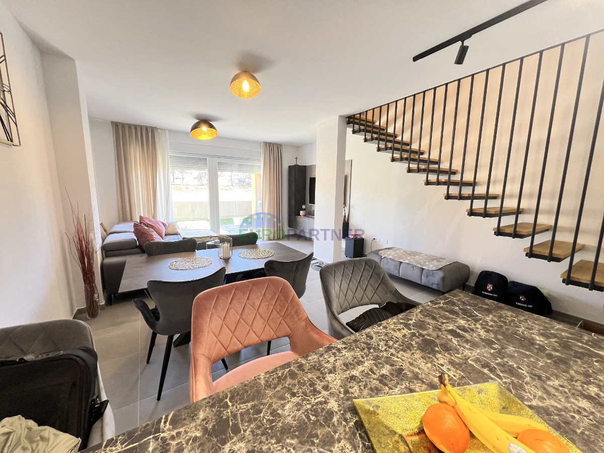 Istria, Novigrad, bellissima casa a schiera con vista mare