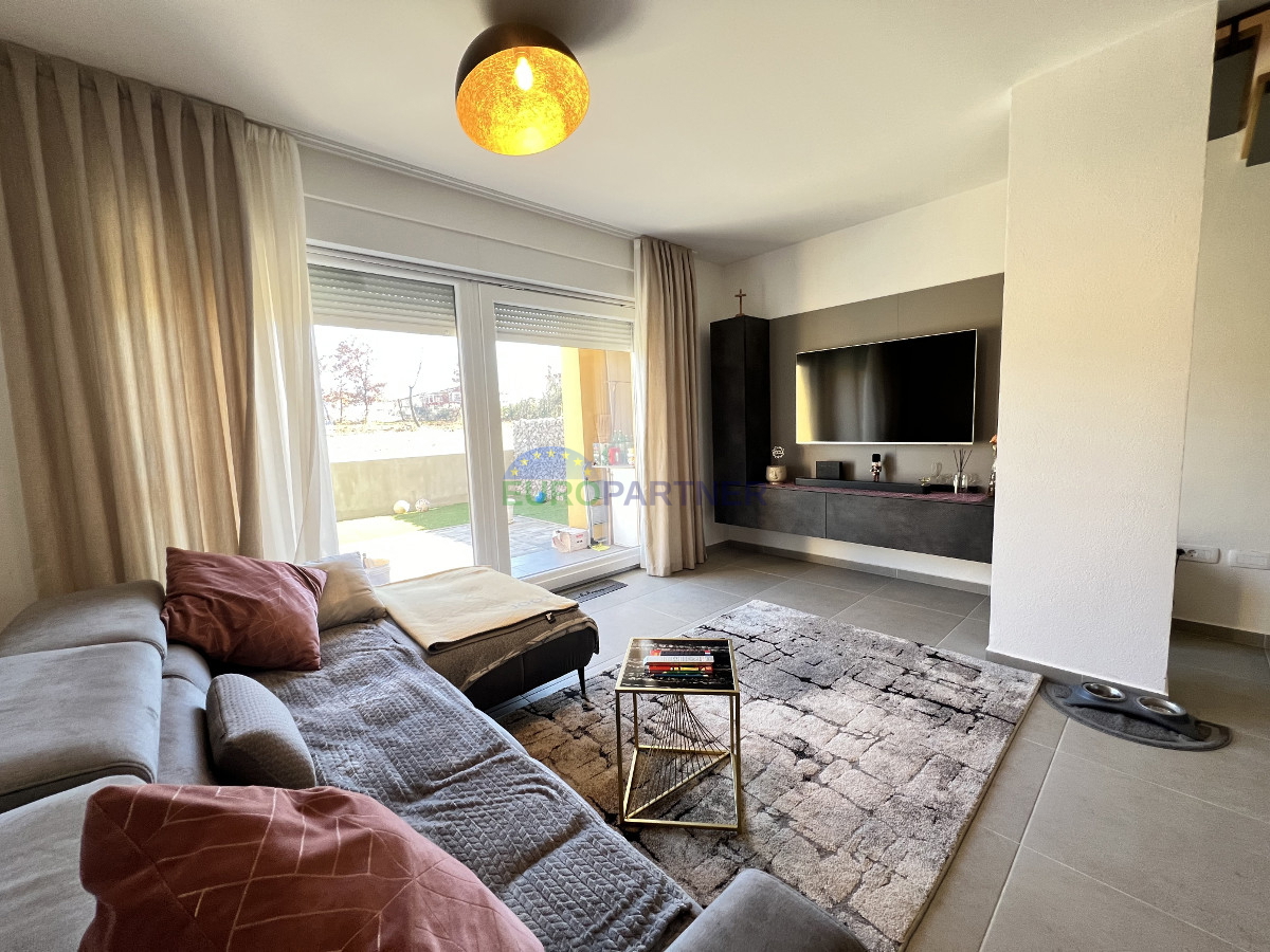 Istria, Novigrad, bellissima casa a schiera con vista mare