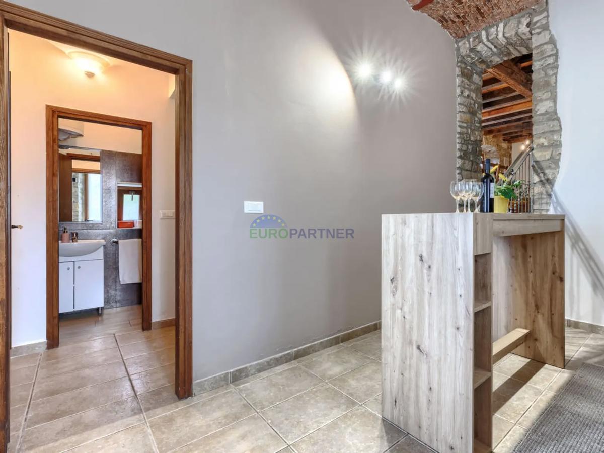 Istria, Oprtalj, casa nel centro storico con splendida vista