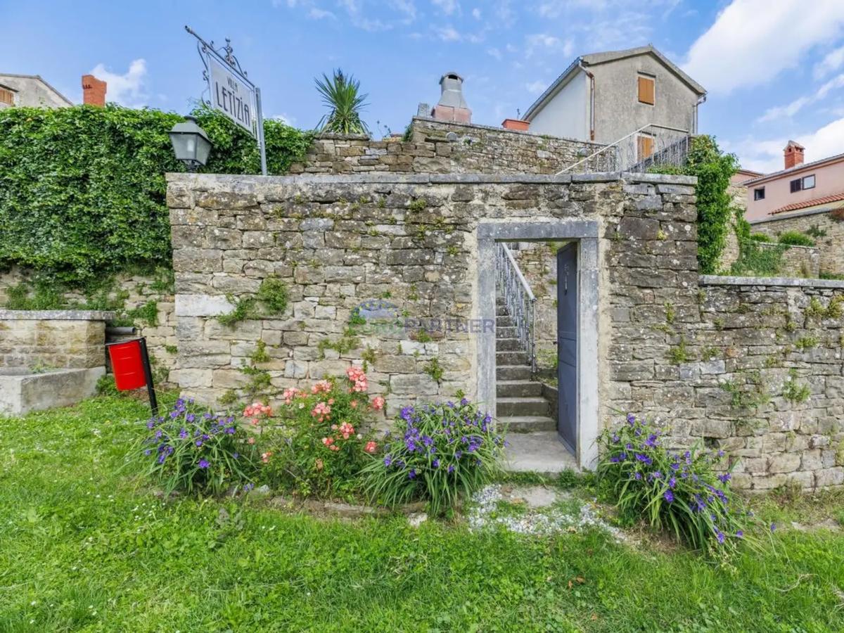 Istria, Oprtalj, casa nel centro storico con splendida vista
