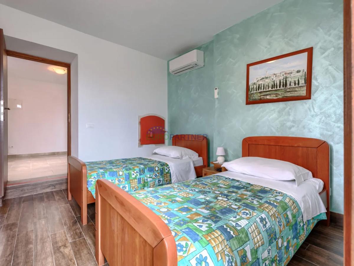 Istria, Oprtalj, casa nel centro storico con splendida vista