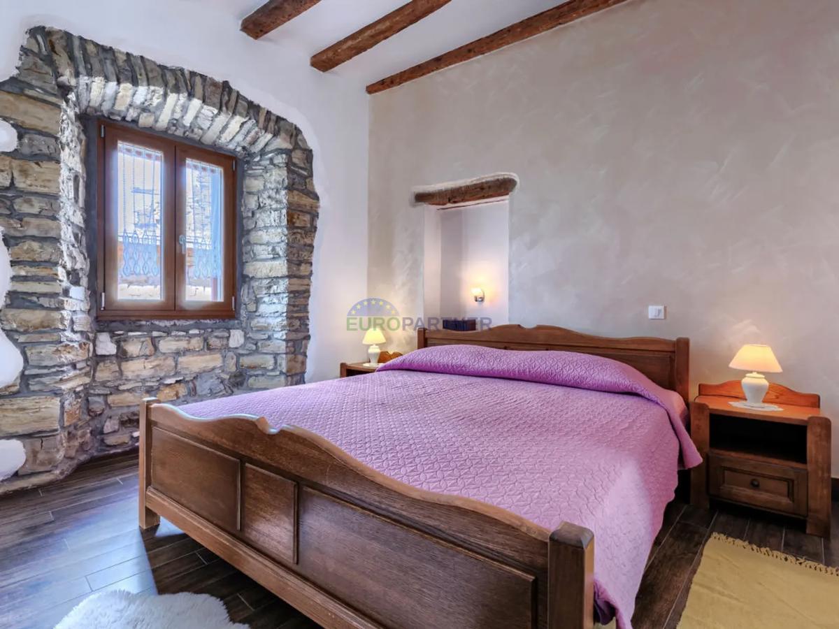 Istria, Oprtalj, casa nel centro storico con splendida vista