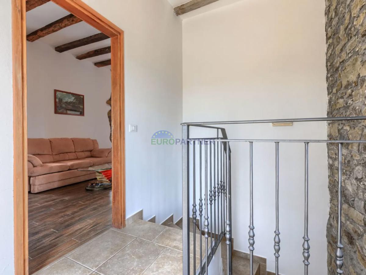 Istria, Oprtalj, casa nel centro storico con splendida vista