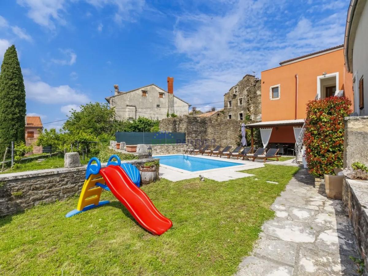 Istria, Oprtalj, casa nel centro storico con splendida vista