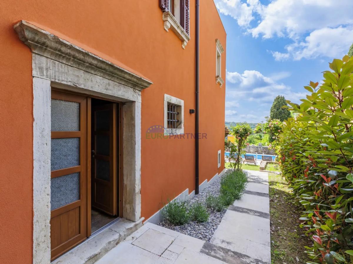 Istria, Oprtalj, casa nel centro storico con splendida vista