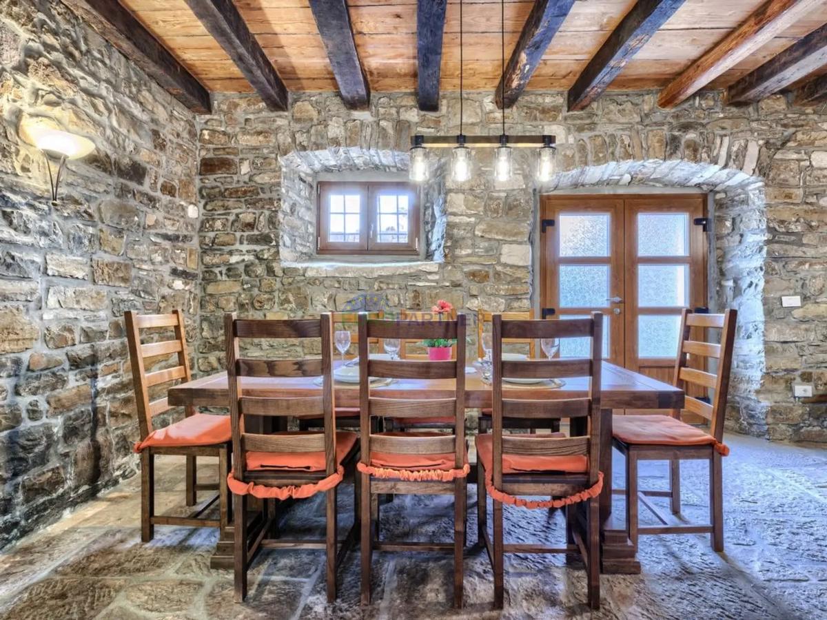 Istria, Oprtalj, casa nel centro storico con splendida vista