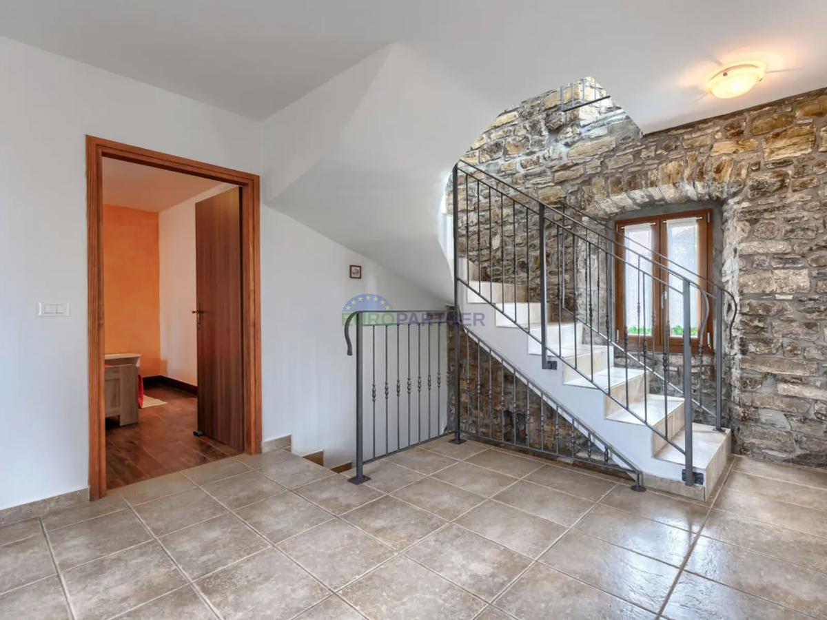 Istria, Oprtalj, casa nel centro storico con splendida vista