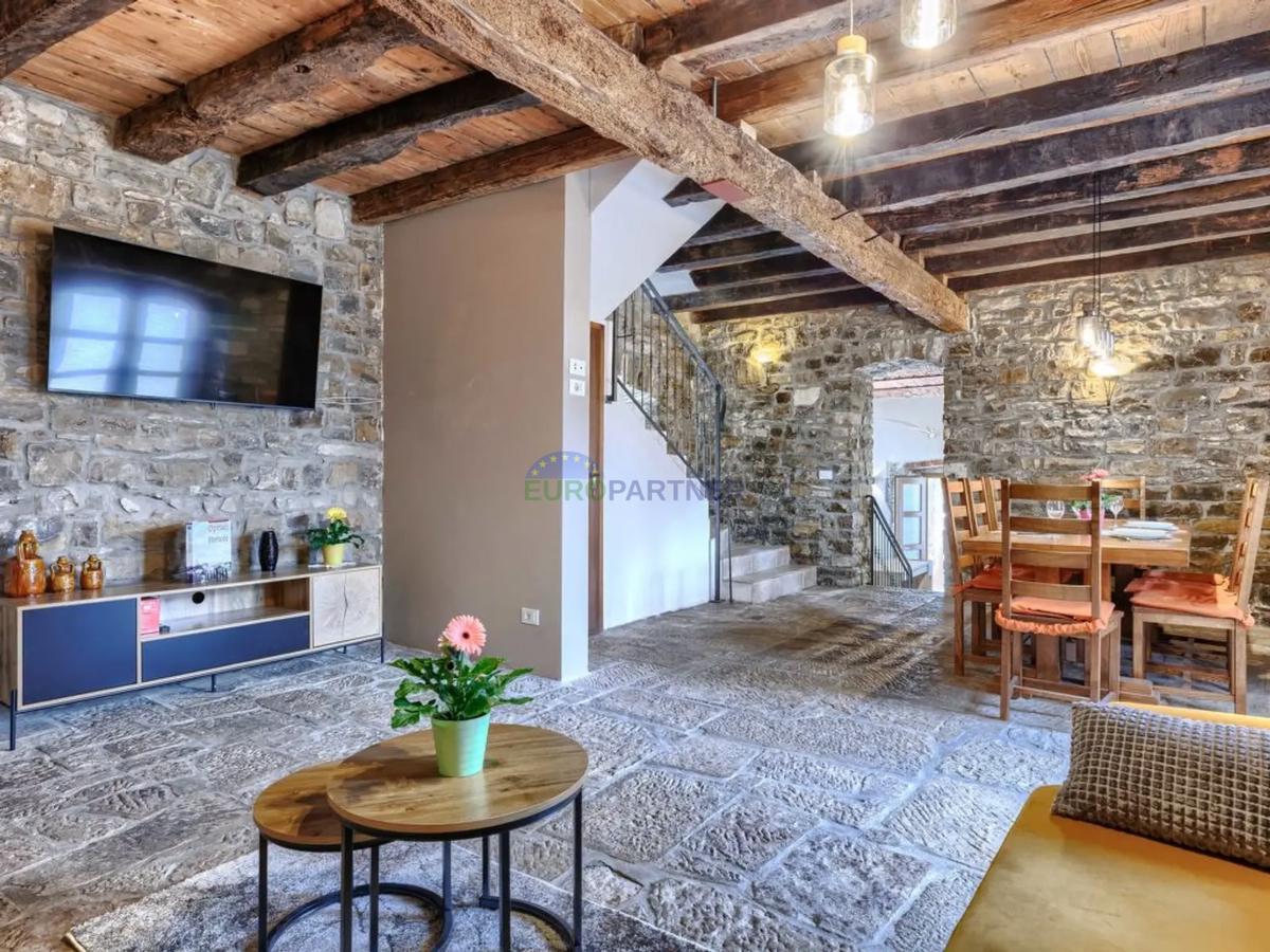 Istria, Oprtalj, casa nel centro storico con splendida vista