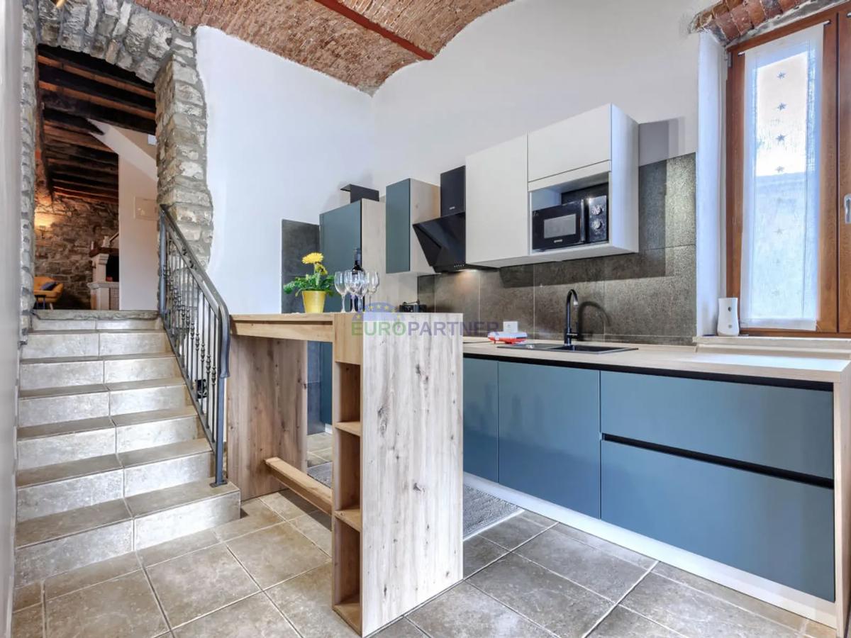 Istria, Oprtalj, casa nel centro storico con splendida vista