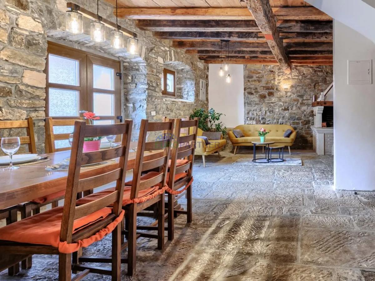 Istria, Oprtalj, casa nel centro storico con splendida vista
