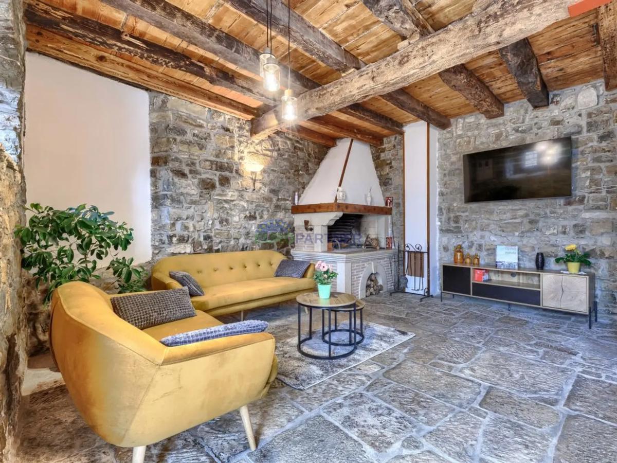 Istria, Oprtalj, casa nel centro storico con splendida vista