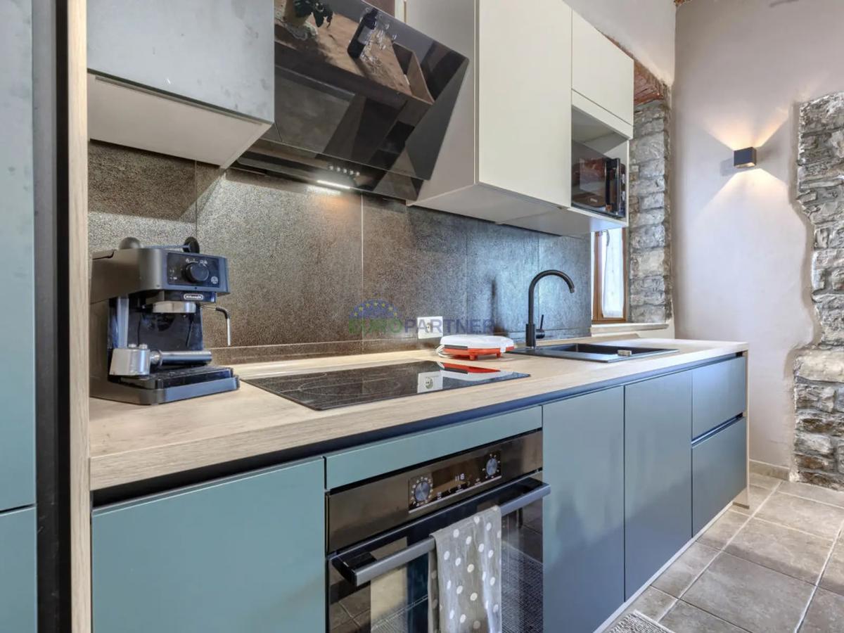 Istria, Oprtalj, casa nel centro storico con splendida vista