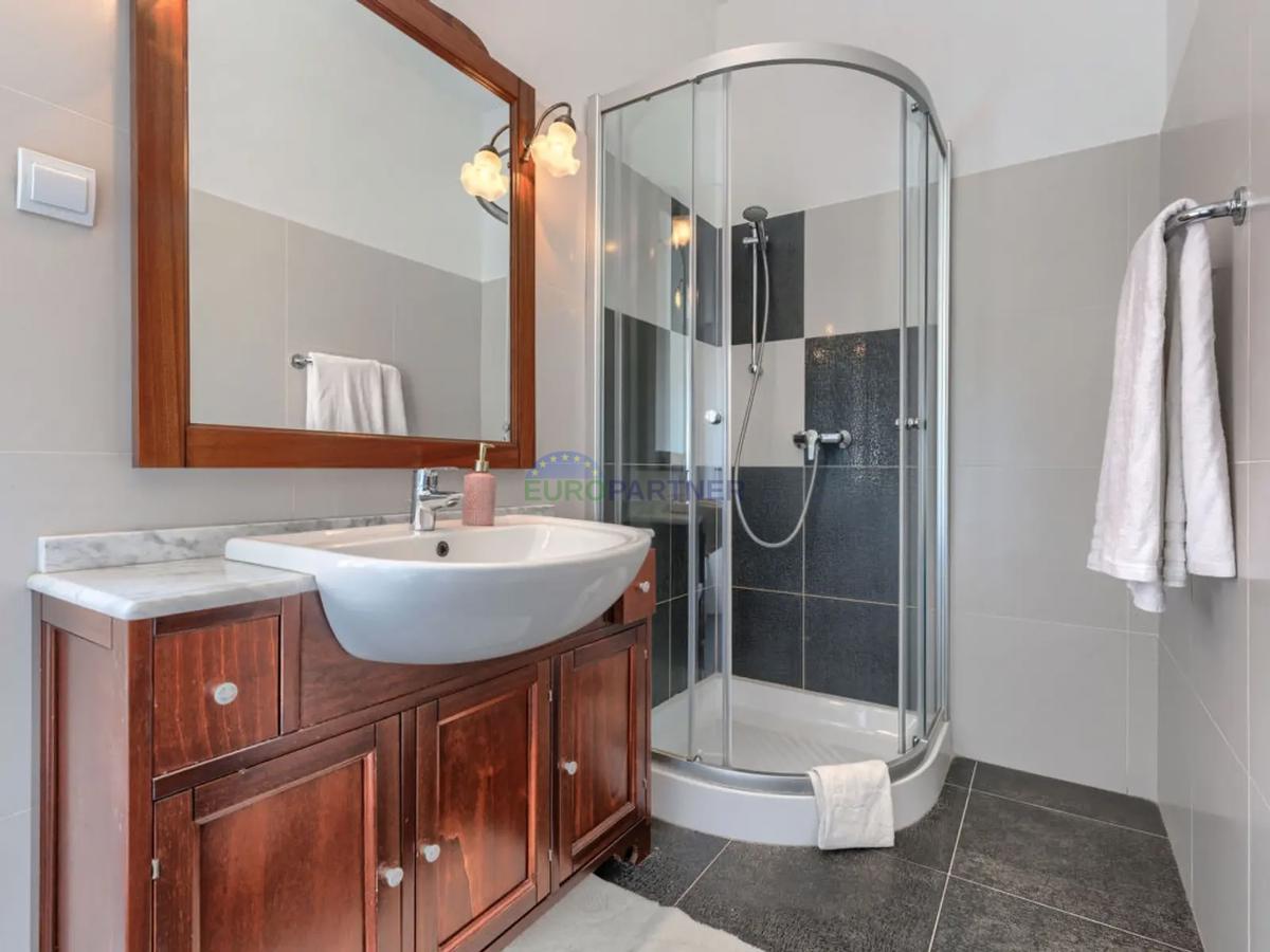 Istria, Oprtalj, casa nel centro storico con splendida vista