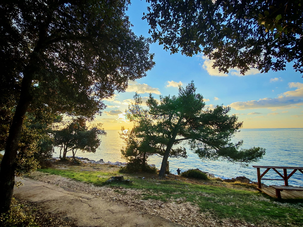 Nuova costruzione dal design moderno a 5 km da Parenzo, Istria