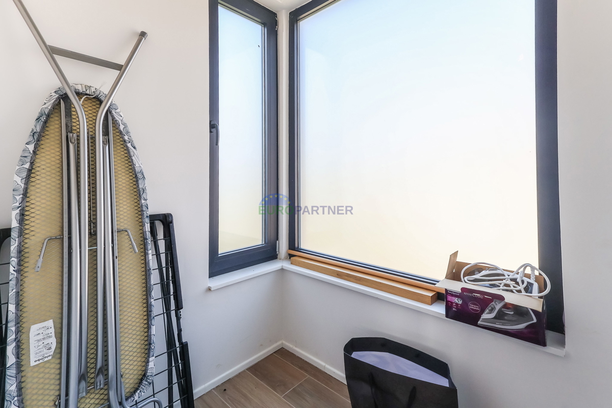 Nuova costruzione dal design moderno a 5 km da Parenzo, Istria