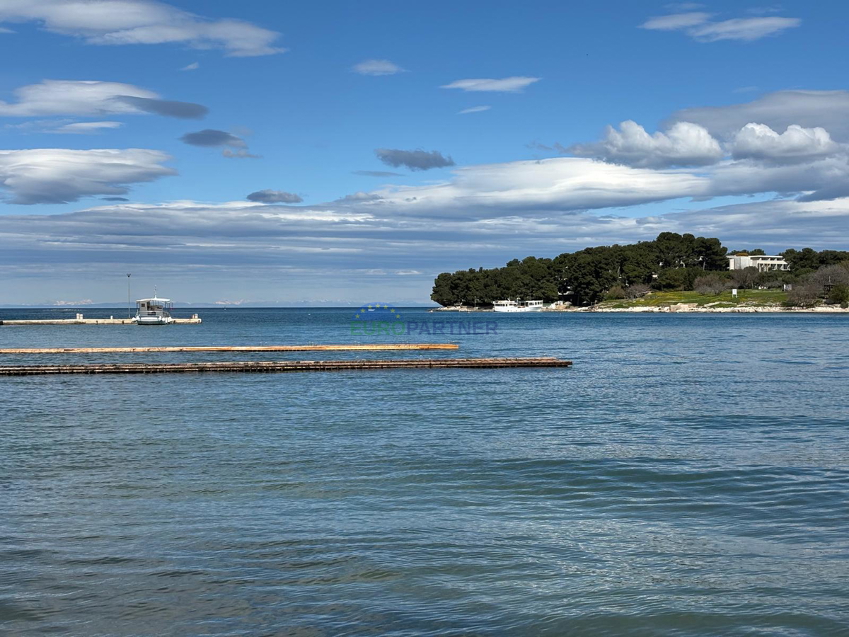 Nuova costruzione dal design moderno a 5 km da Parenzo, Istria