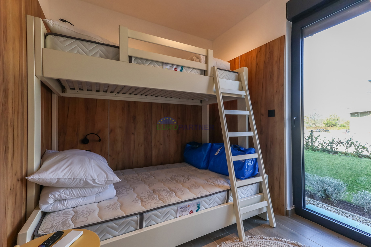 Nuova costruzione dal design moderno a 5 km da Parenzo, Istria