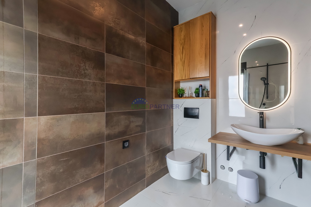 Nuova costruzione dal design moderno a 5 km da Parenzo, Istria