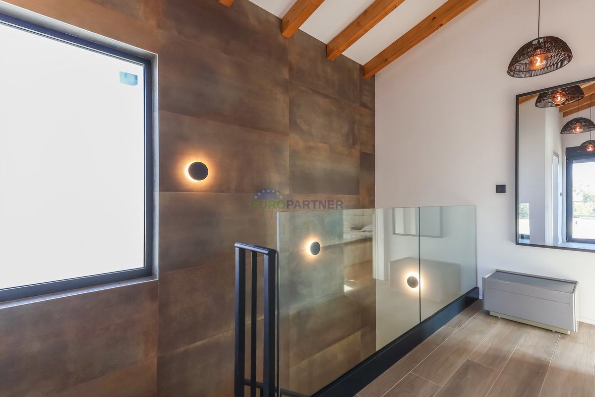 Nuova costruzione dal design moderno a 5 km da Parenzo, Istria