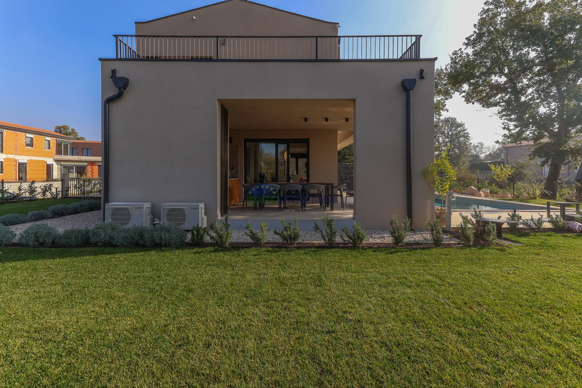 Nuova costruzione dal design moderno a 5 km da Parenzo, Istria