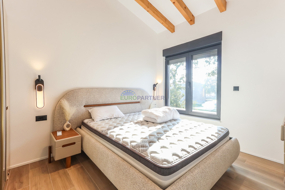 Nuova costruzione dal design moderno a 5 km da Parenzo, Istria