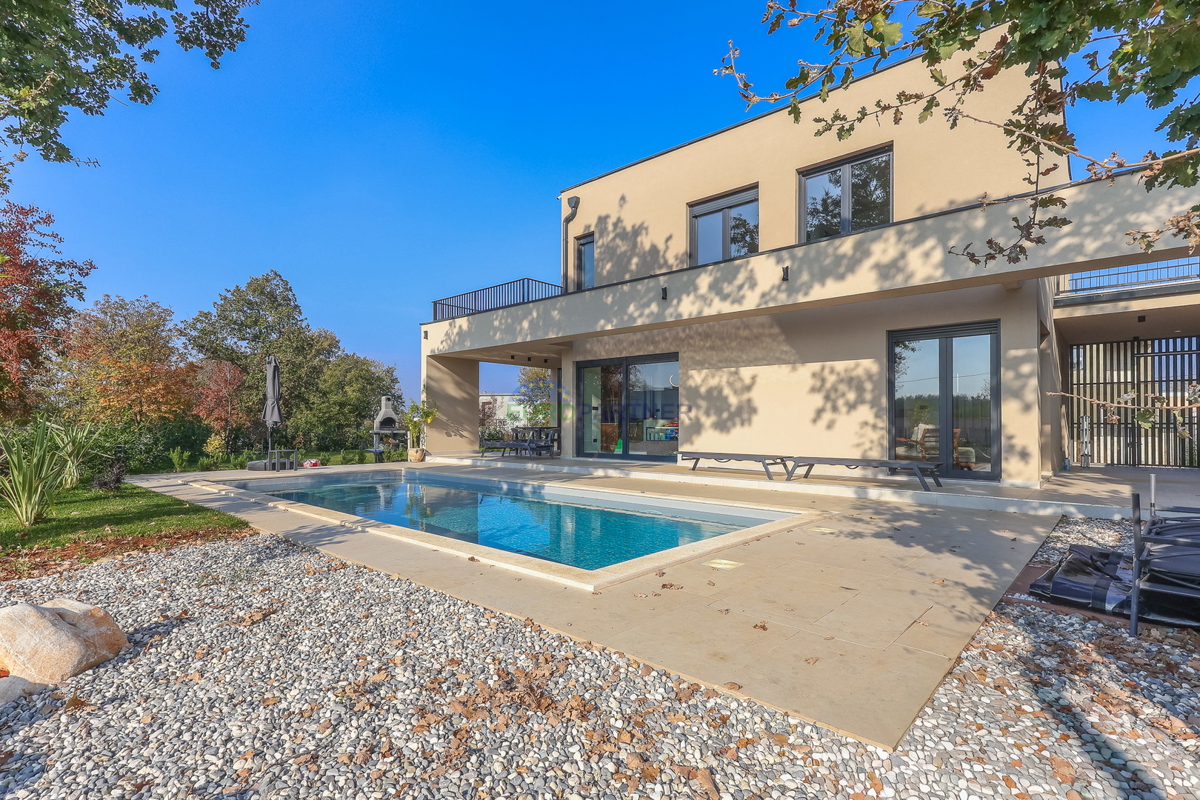 Nuova costruzione dal design moderno a 5 km da Parenzo, Istria