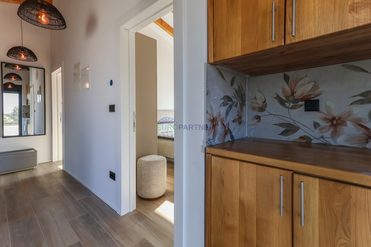 Nuova costruzione dal design moderno a 5 km da Parenzo, Istria