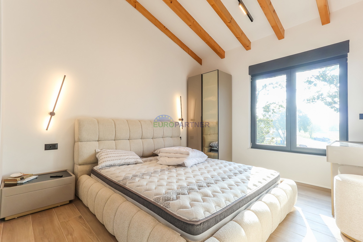 Nuova costruzione dal design moderno a 5 km da Parenzo, Istria