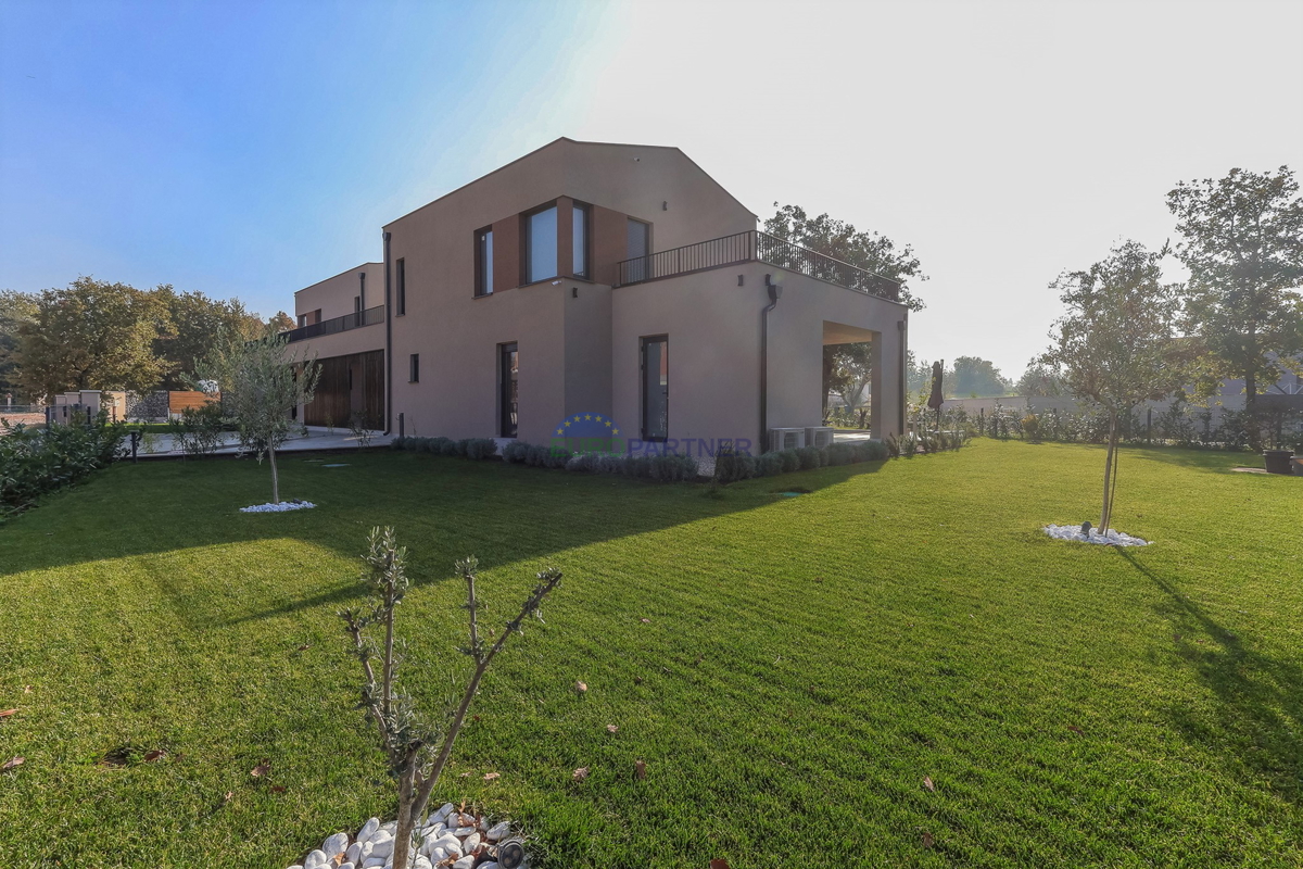 Nuova costruzione dal design moderno a 5 km da Parenzo, Istria