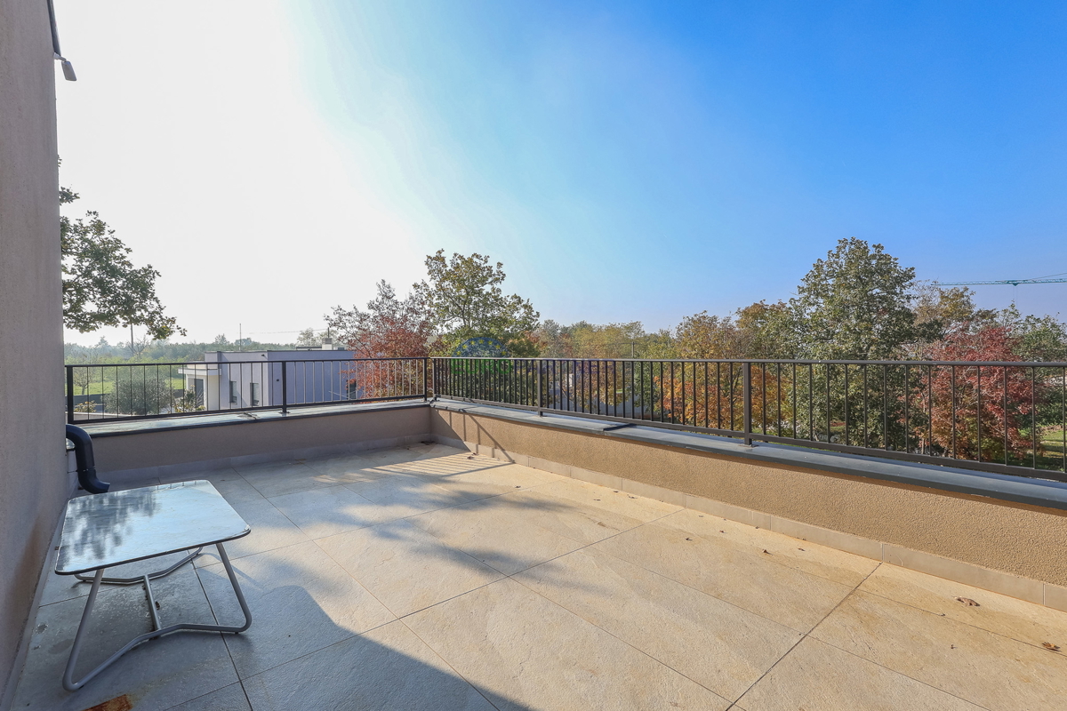 Nuova costruzione dal design moderno a 5 km da Parenzo, Istria