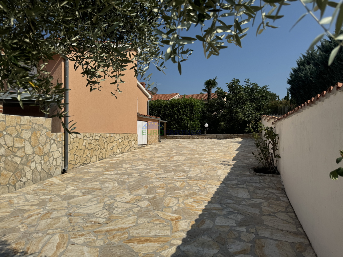 Villa indipendente con appartamento aggiuntivo e vista mare, Poreč, Istria